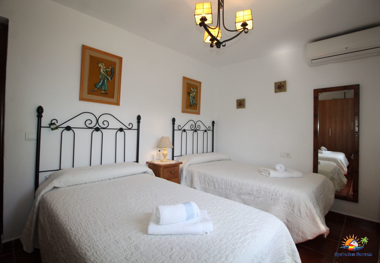 Villa in Nerja - 1041 Villa Puente Viejo