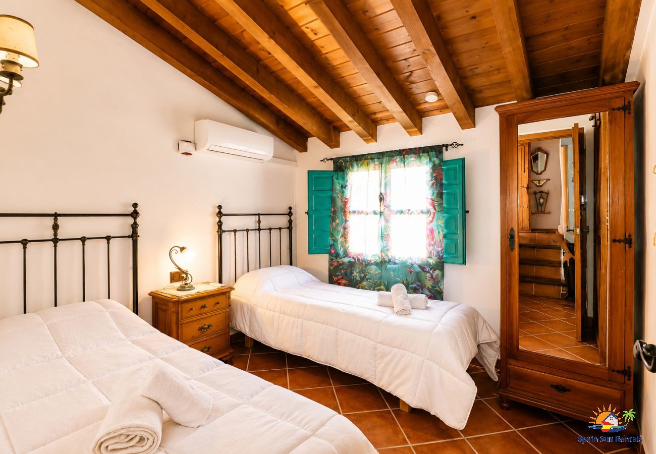Cottage in Cómpeta - 1095 Casa Nido del Buho