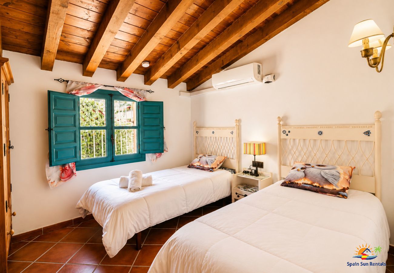 Cottage in Cómpeta - 1095 Casa Nido del Buho